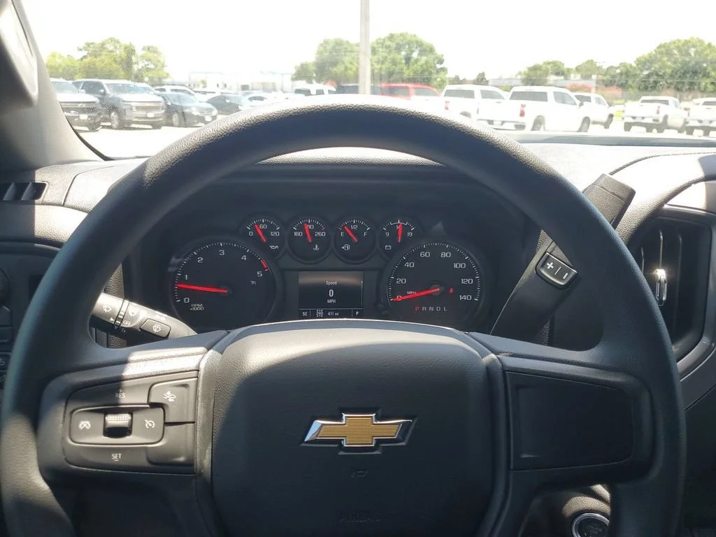 New 2026 Summit White Chevrolet WT image 27