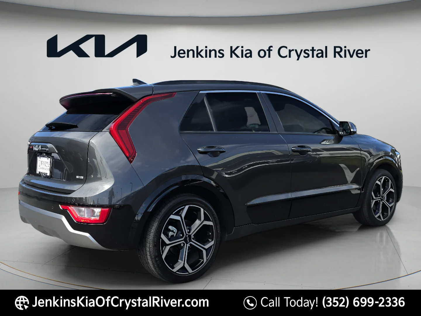 Used 2023 Graphite Gray Kia EX Touring image 4