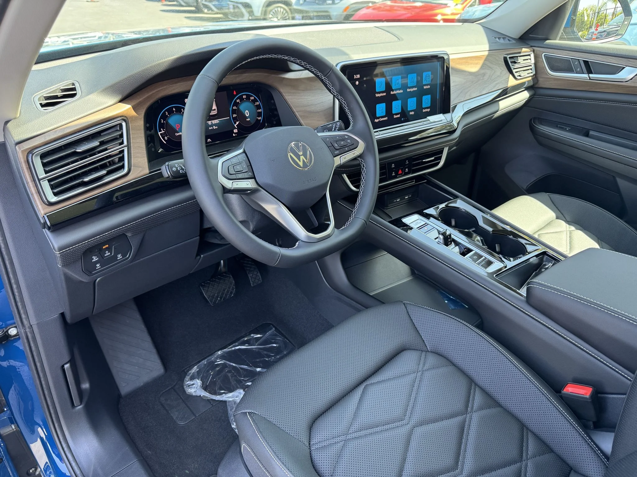 New 2026 Mountain Lake Blue Metallic Volkswagen 2.0T SE w/Technology image 15