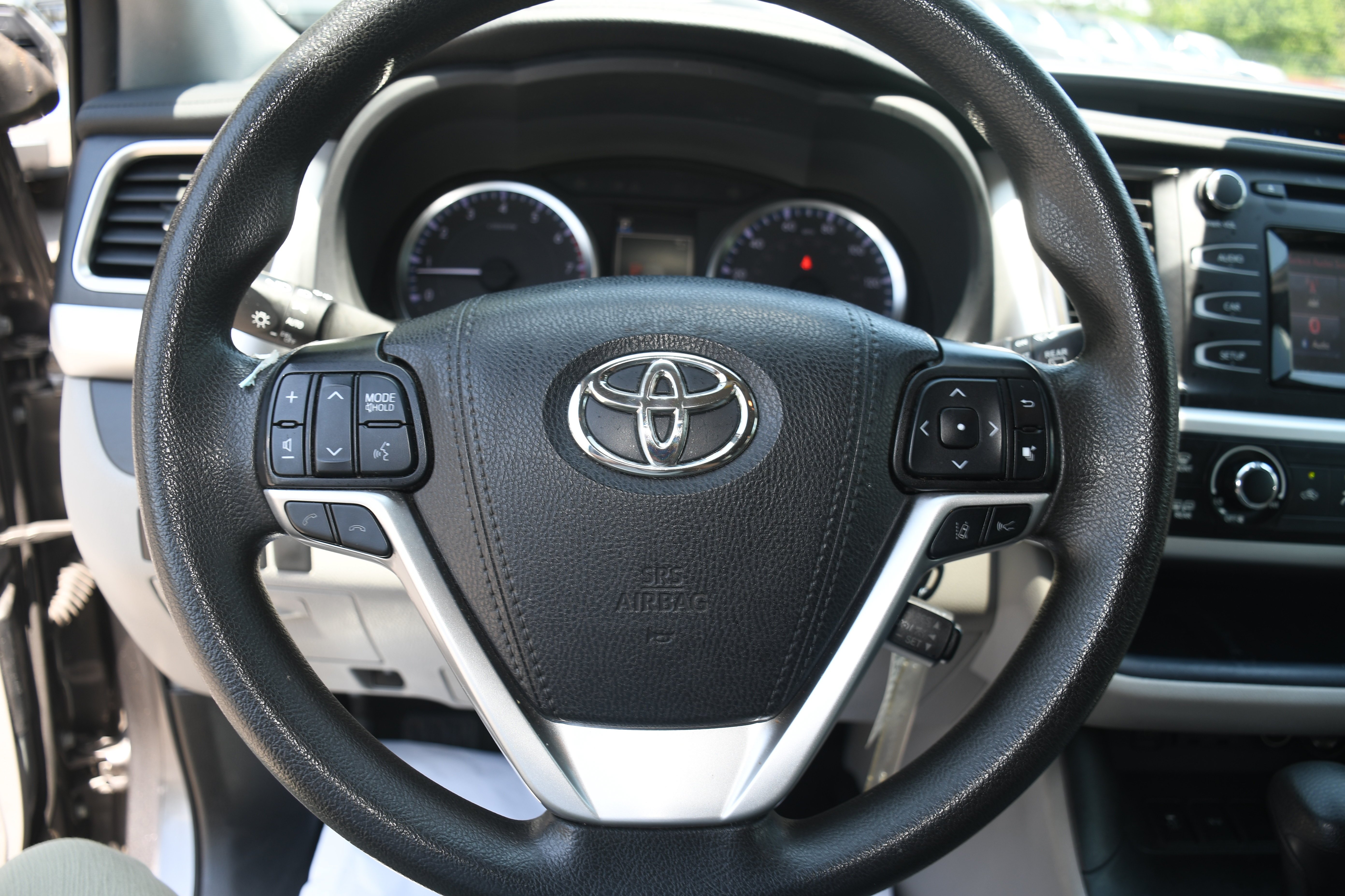 Used 2019 Gray Toyota LE image 11