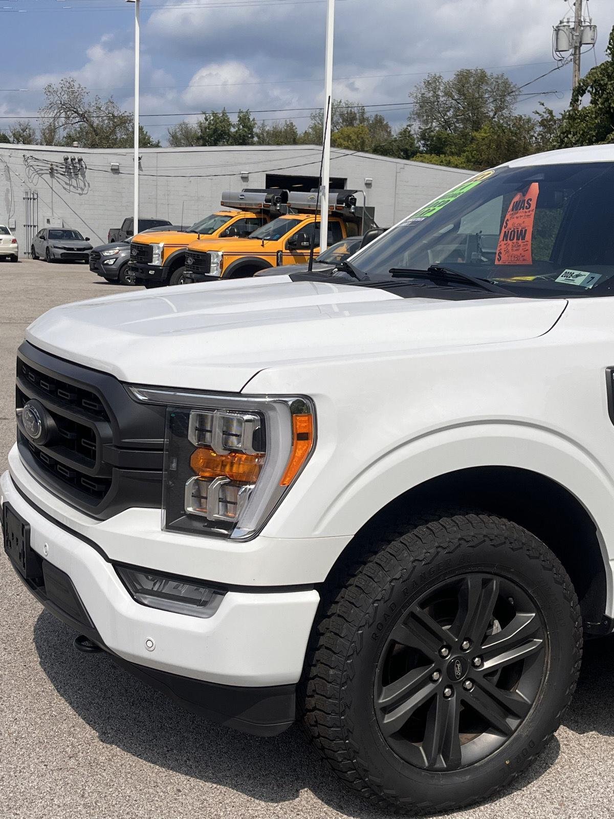 Used 2023 Oxford White Ford XLT image 4