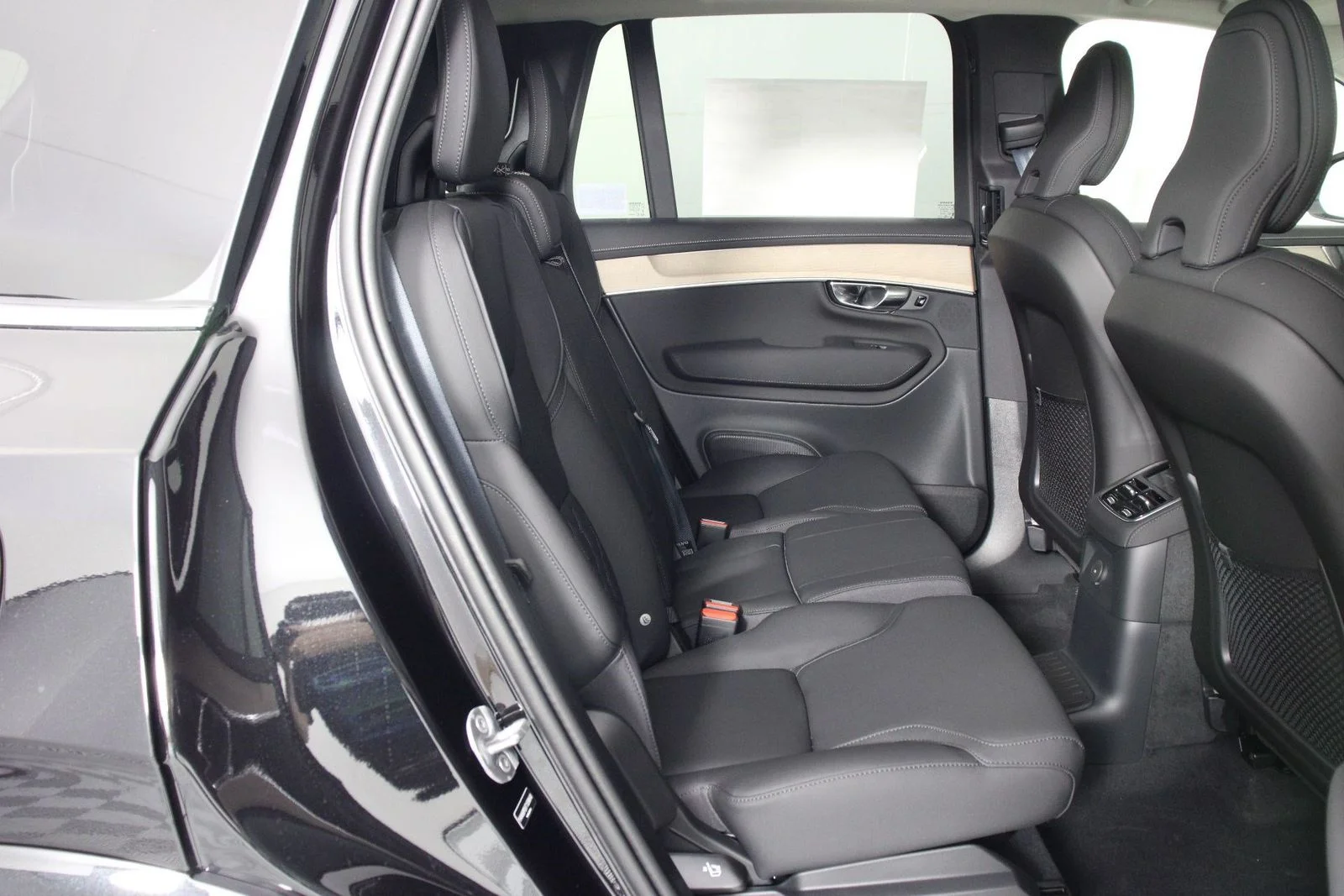 New 2026 Black Volvo T8 Plus image 11
