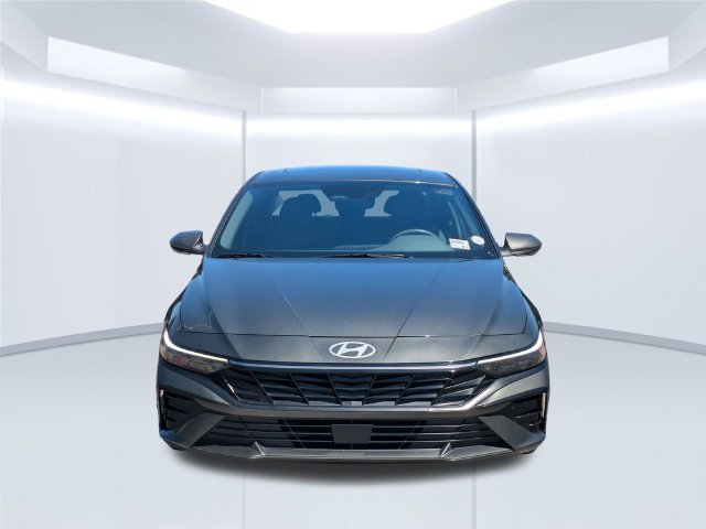 Used 2025 Gray Hyundai SEL Convenience image 10