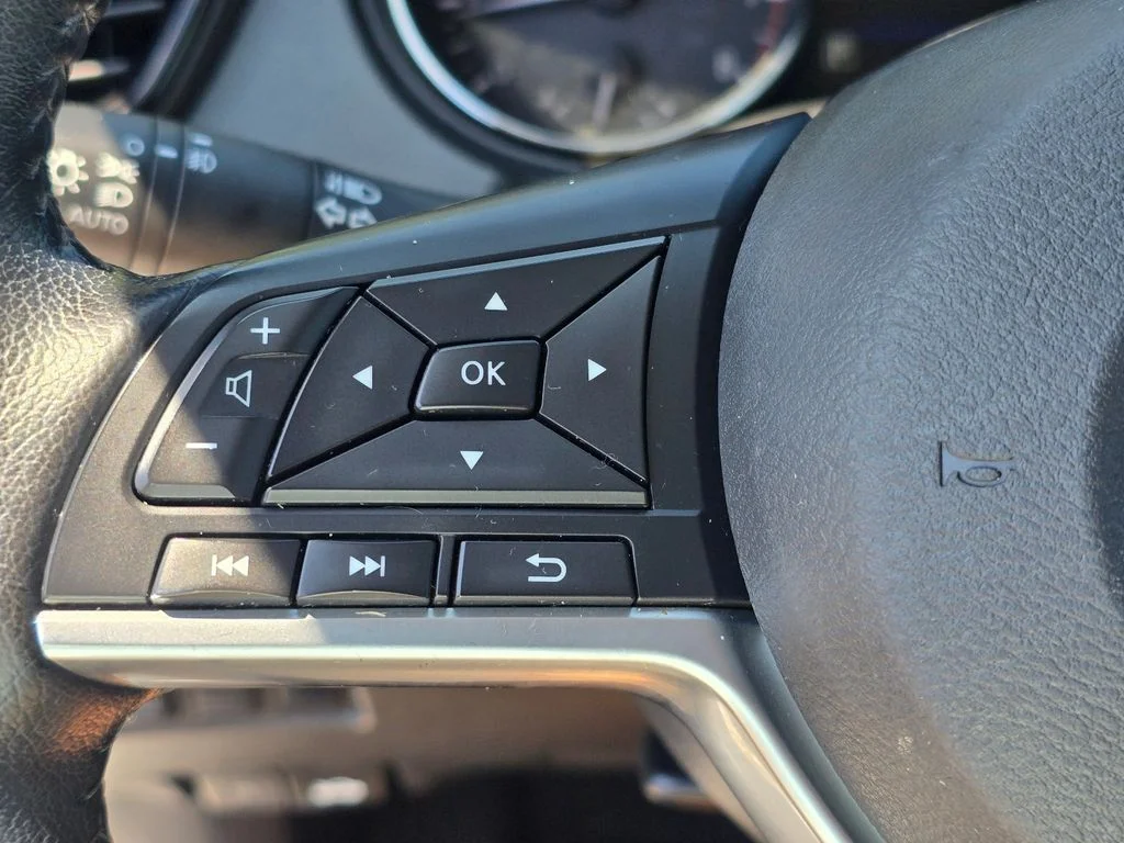 Used 2022 Silver Nissan SV image 19