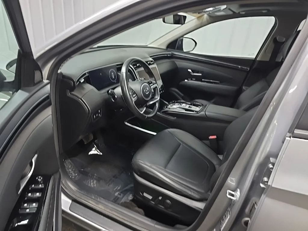 Used 2024 Silver Hyundai SEL Convenience image 30