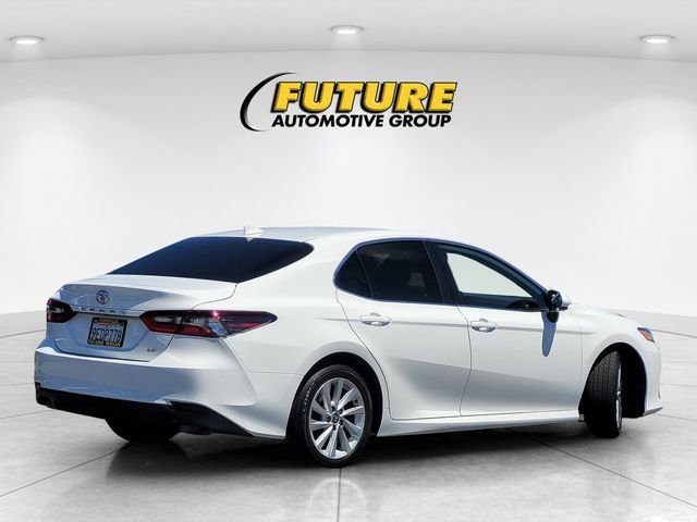 Used 2022 White Toyota LE image 4
