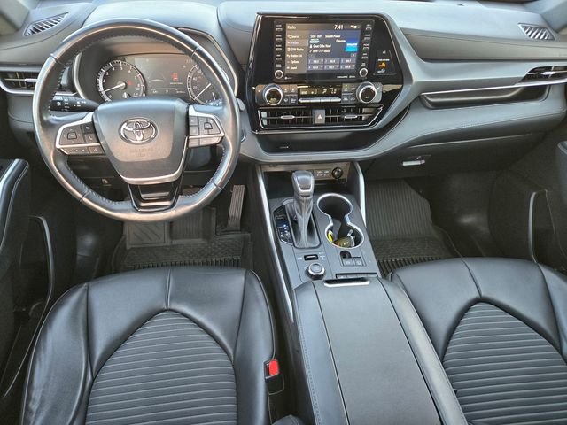 Used 2022  Toyota XSE image 9