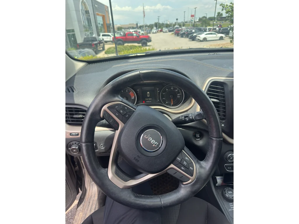Used 2016 Brilliant Black Crystal Pearlcoat Jeep Altitude image 9
