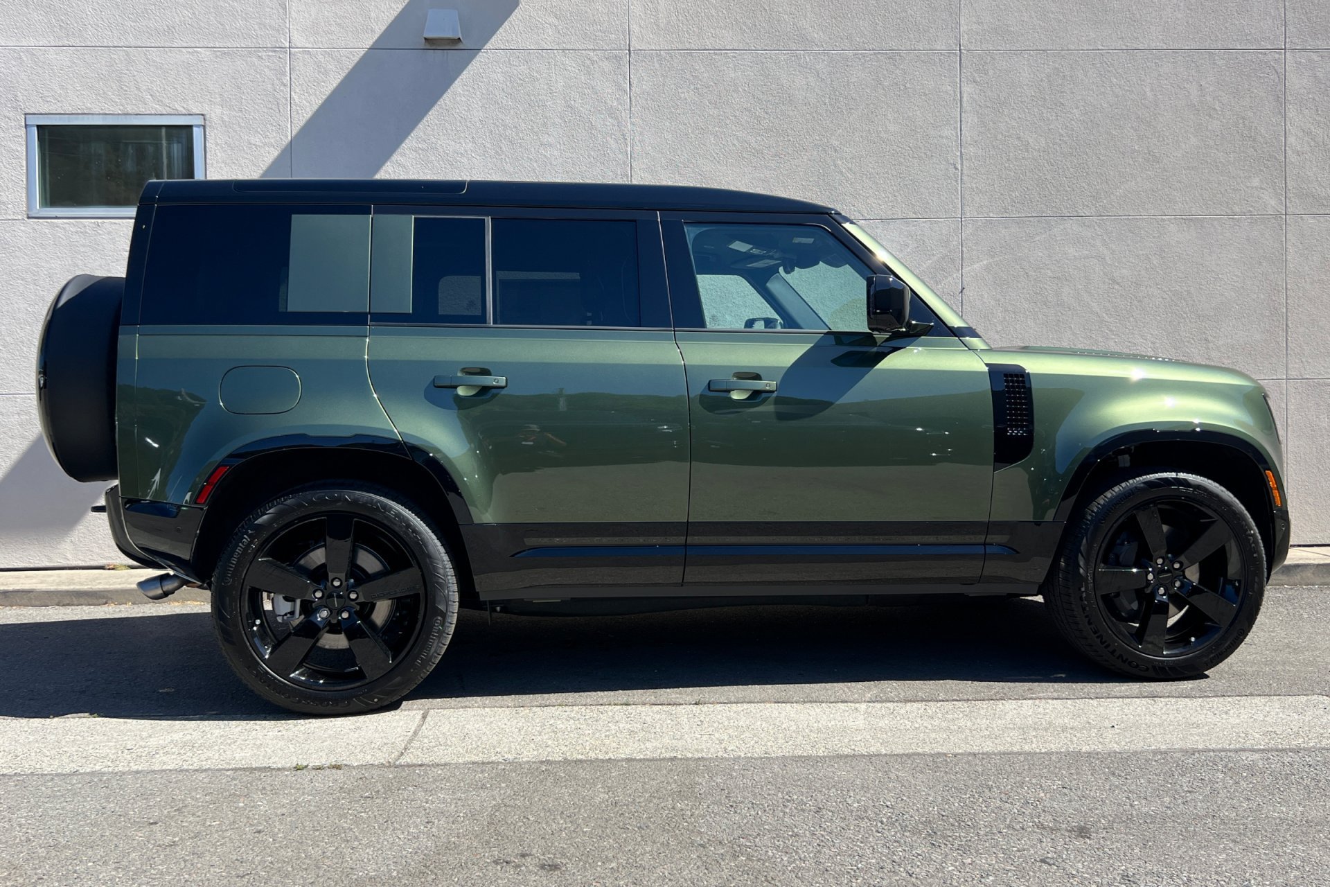 New 2026 Woolstone Green Land Rover X-Dynamic SE image 8