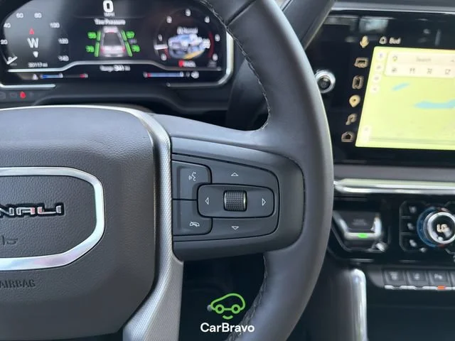 Certified Used 2025 Summit White GMC Denali image 28