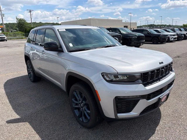 New 2026 Silver Jeep  image 1