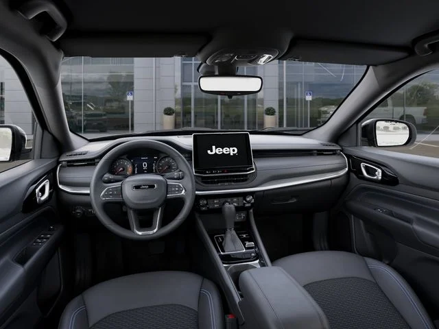 New 2026 Silver Zynith Metallic Clearcoat Jeep Latitude image 14