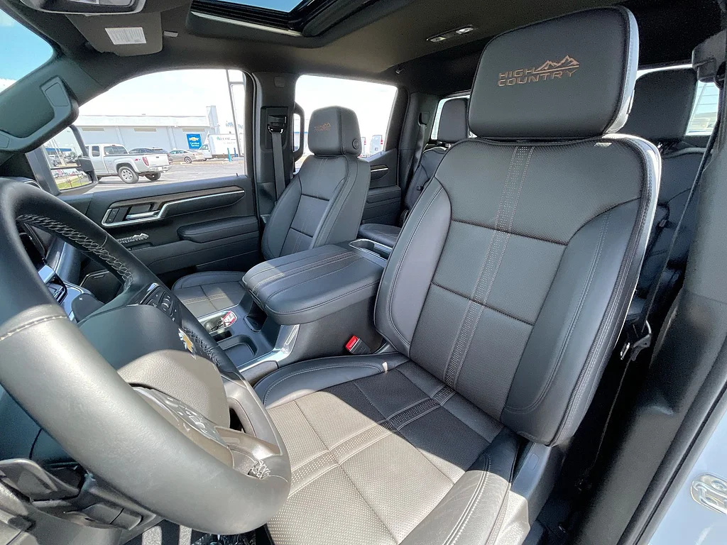 Used 2026 Polar White Tricoat Chevrolet High Country image 20