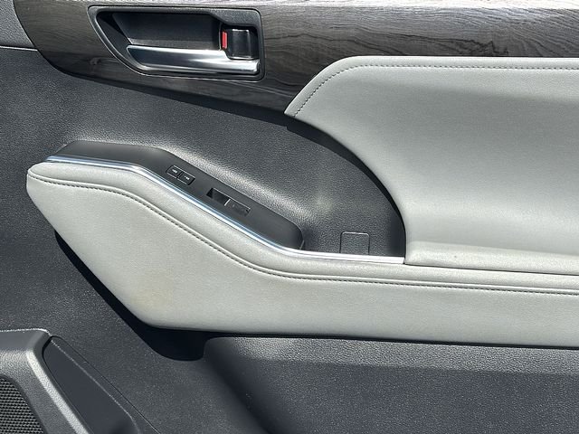 Used 2023 Red Toyota Platinum image 12