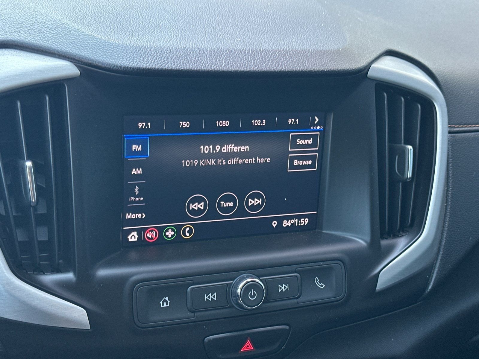 Used 2020 Graphite Gray Metallic GMC SLE image 17