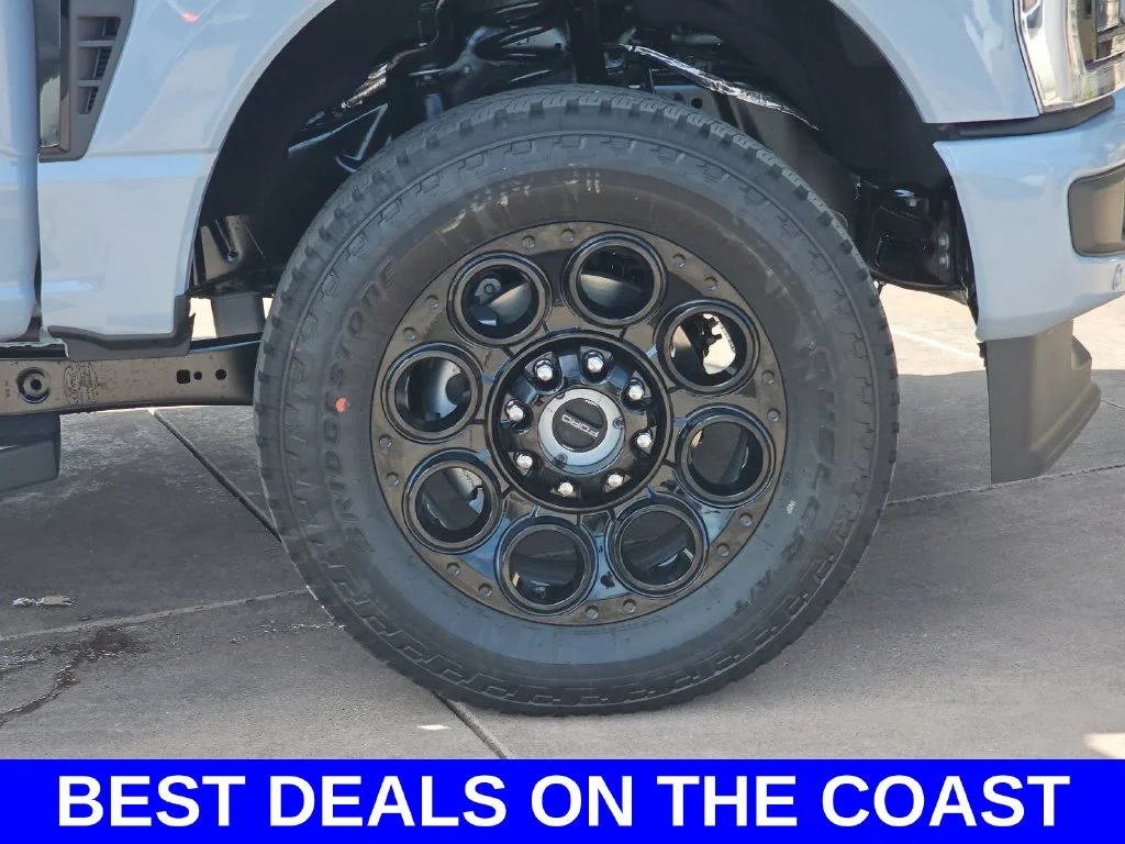 New 2026 Glacier Gray Metallic Tri-Coat Ford F-250® Lariat® image 39