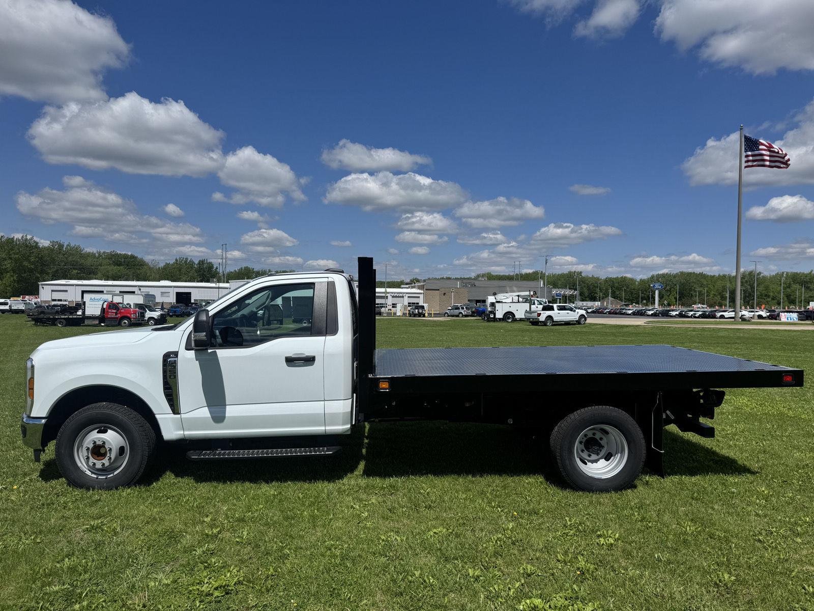 New 2025 Oxford White Ford F-350® XL image 29
