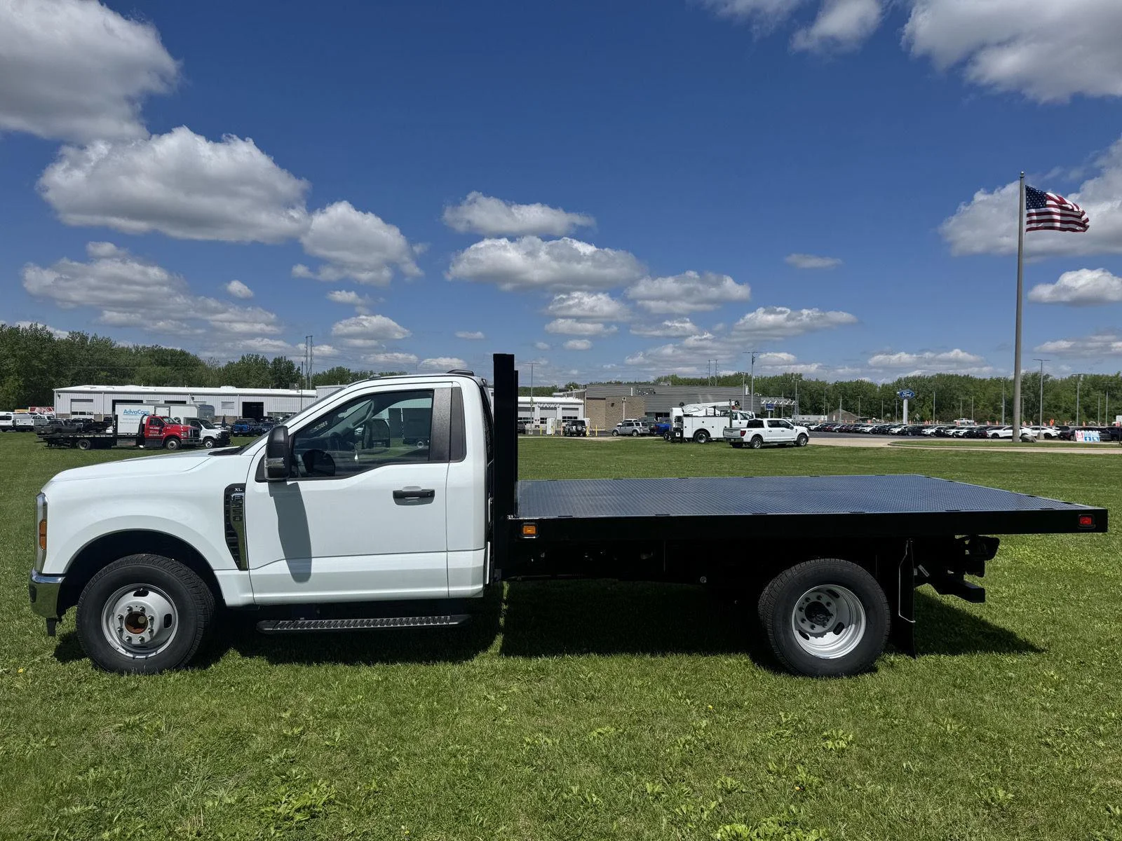 New 2025 Oxford White Ford XL image 3