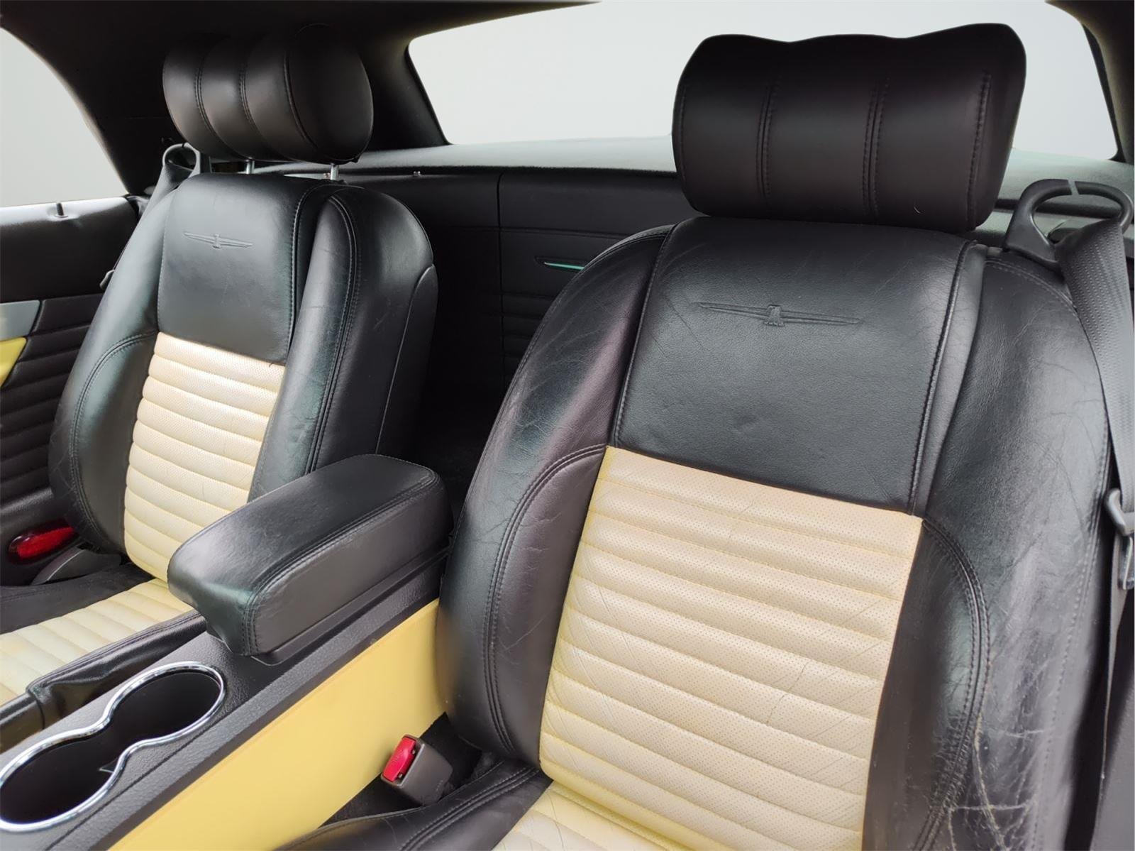 Used 2002 Inspiration Yellow Ford Deluxe image 13