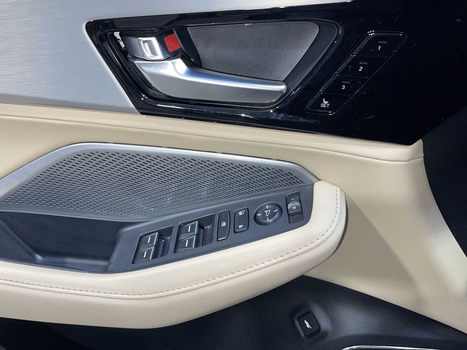 Certified Used 2025 Platinum White Pearl Acura  image 23