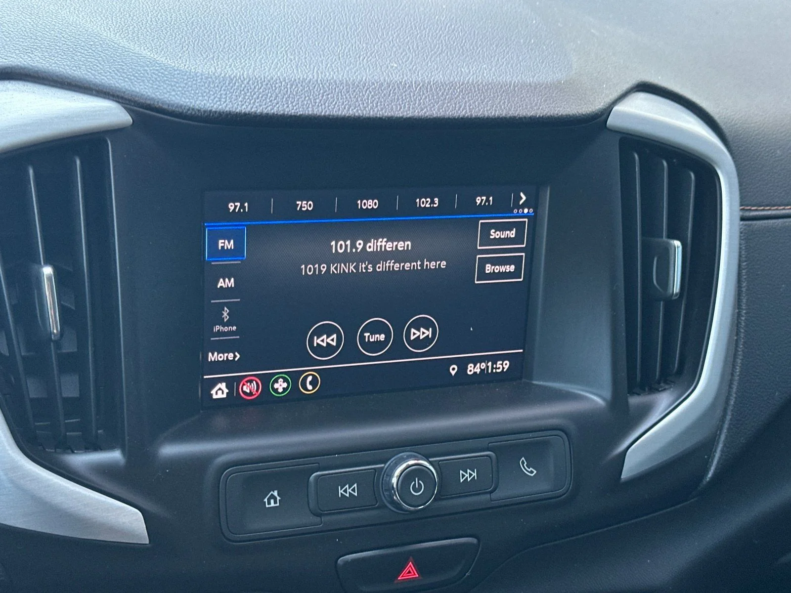 Used 2020 Graphite Gray Metallic GMC SLE image 17