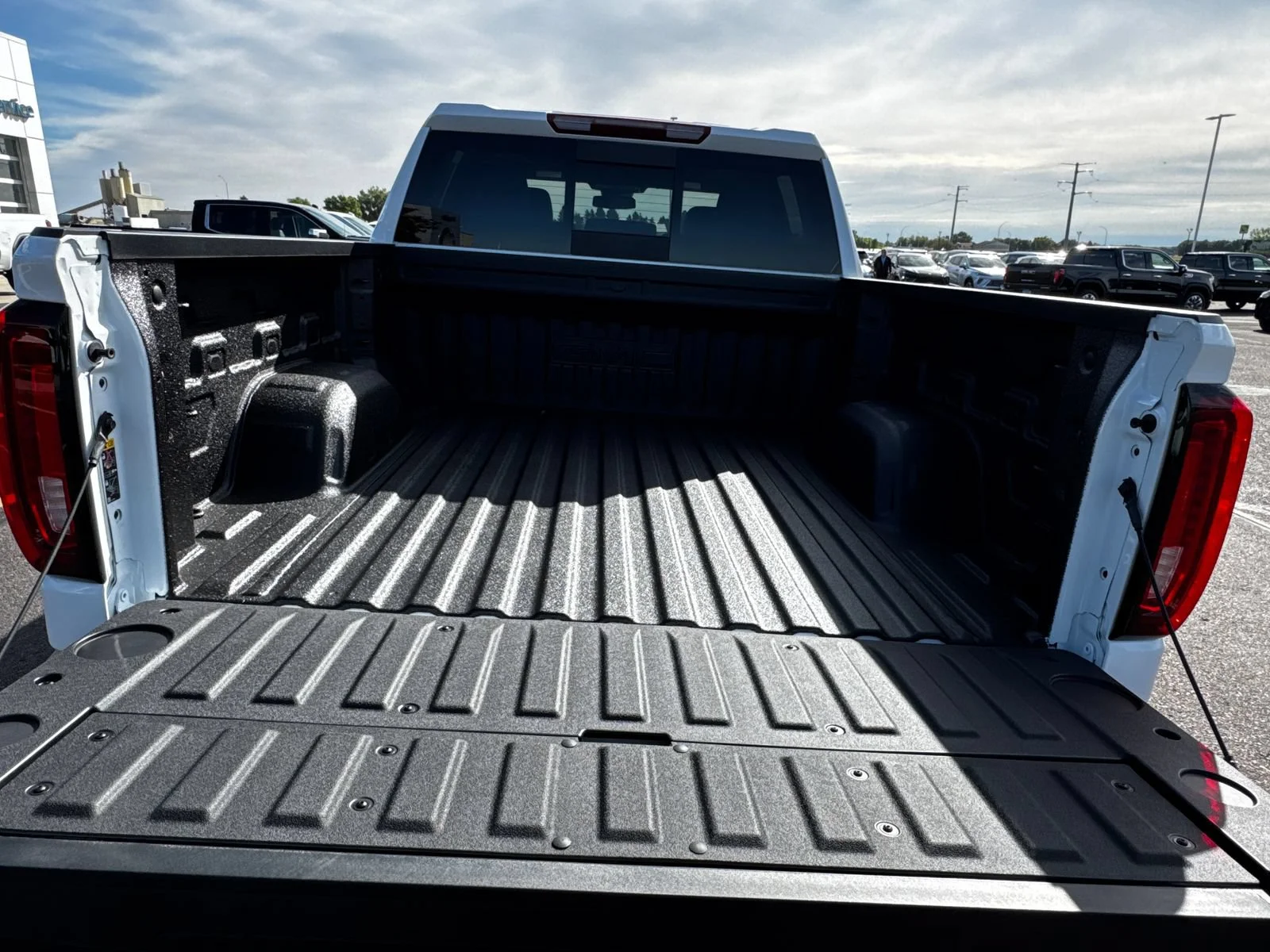 2026 GMC Sierra 1500 SLT - Photo 10