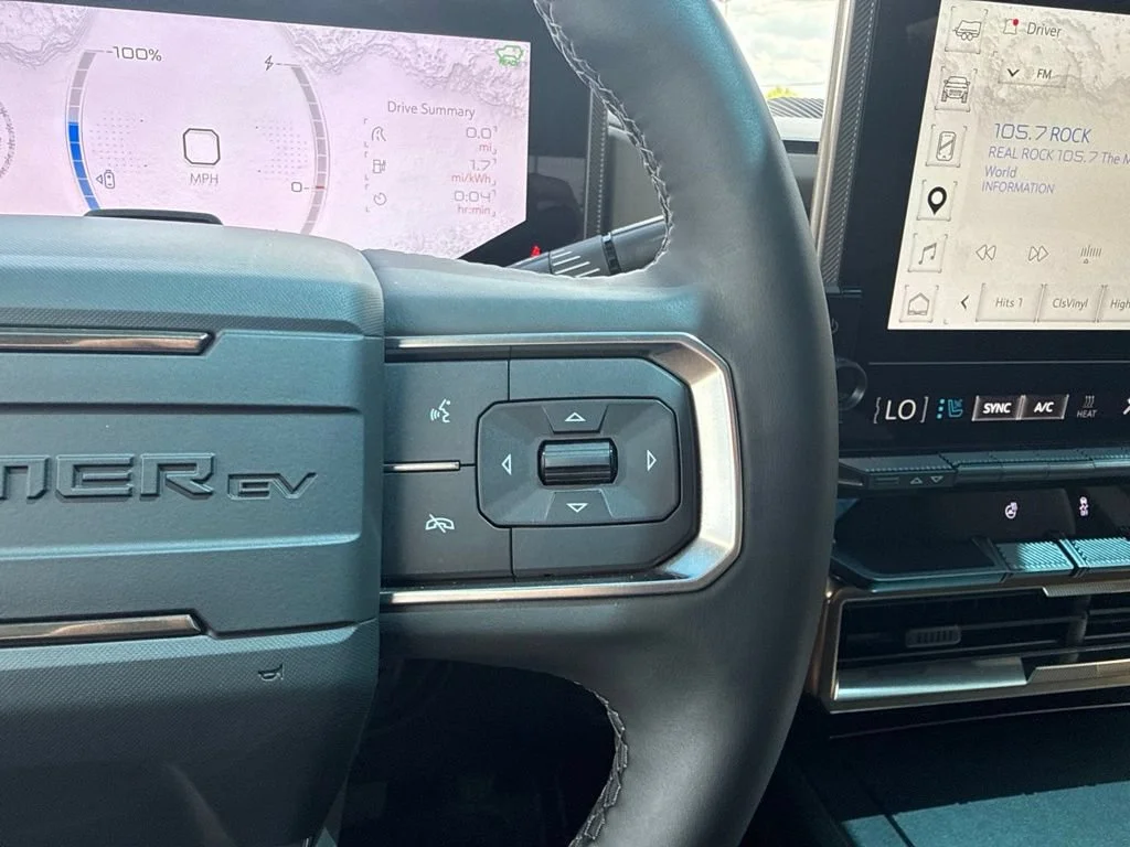 Used 2025 Solar Orange GMC 2X image 17