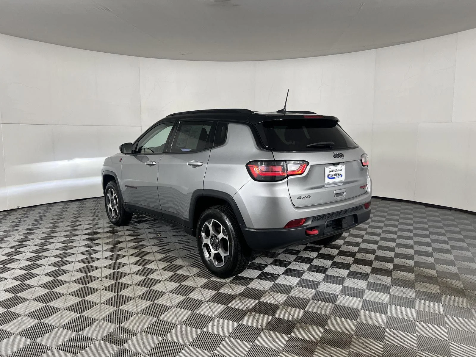 Used 2022  Jeep Trailhawk image 3