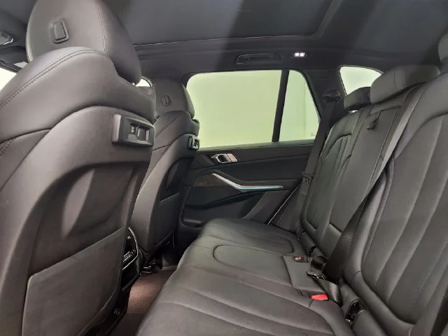 Used 2022 White BMW xDrive40i image 10