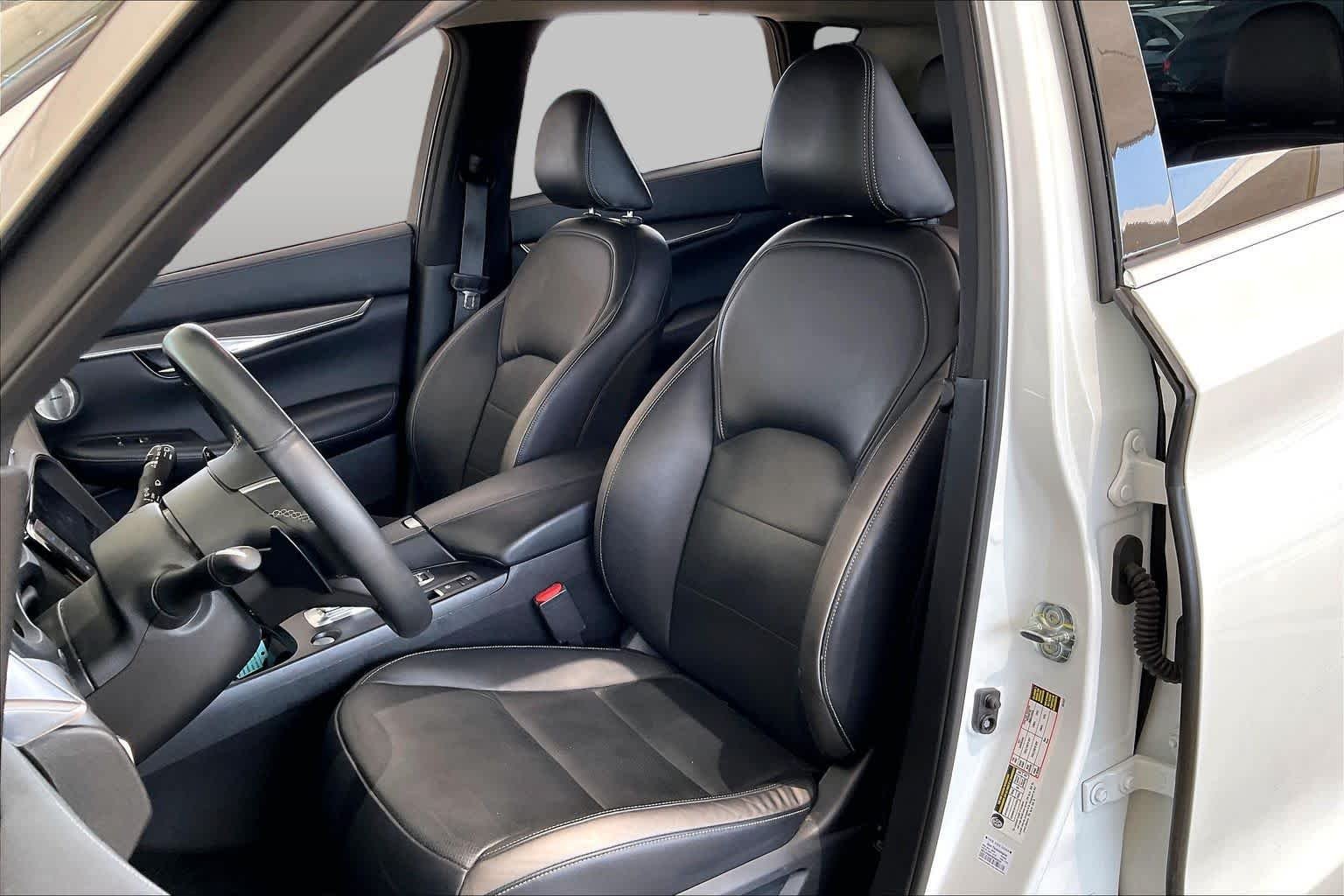 Used 2024 Radiant White INFINITI LUXE image 8