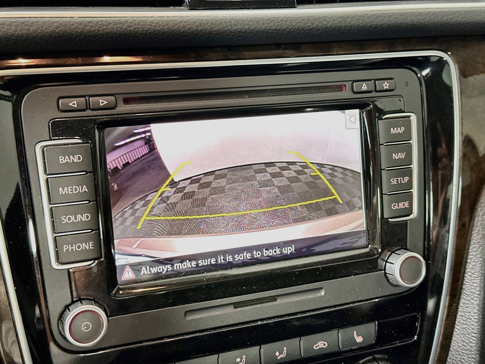 Used 2015 Titanium Volkswagen TDI SEL Premium image 14