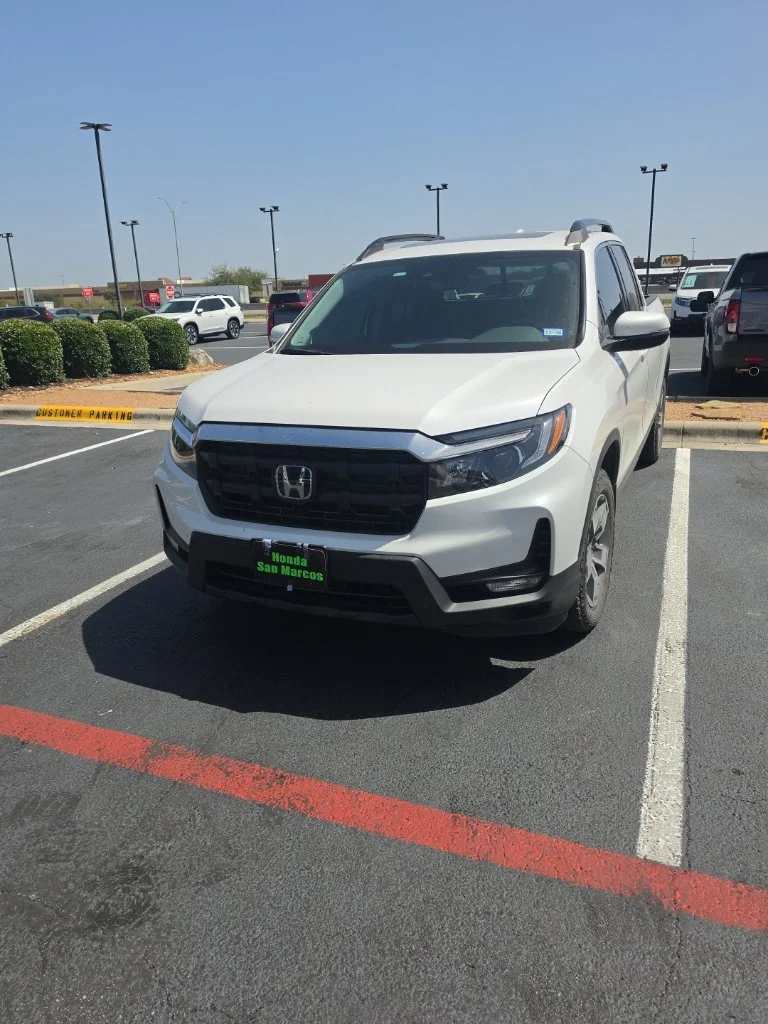 Certified Used 2024 Platinum White Honda RTL image 4
