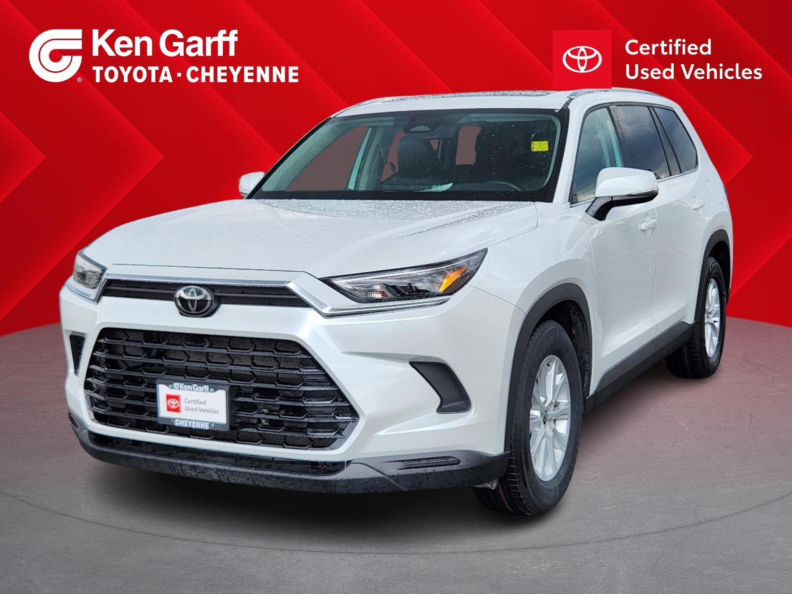 Used 2025 Wind Chill Pearl Toyota XLE image 1
