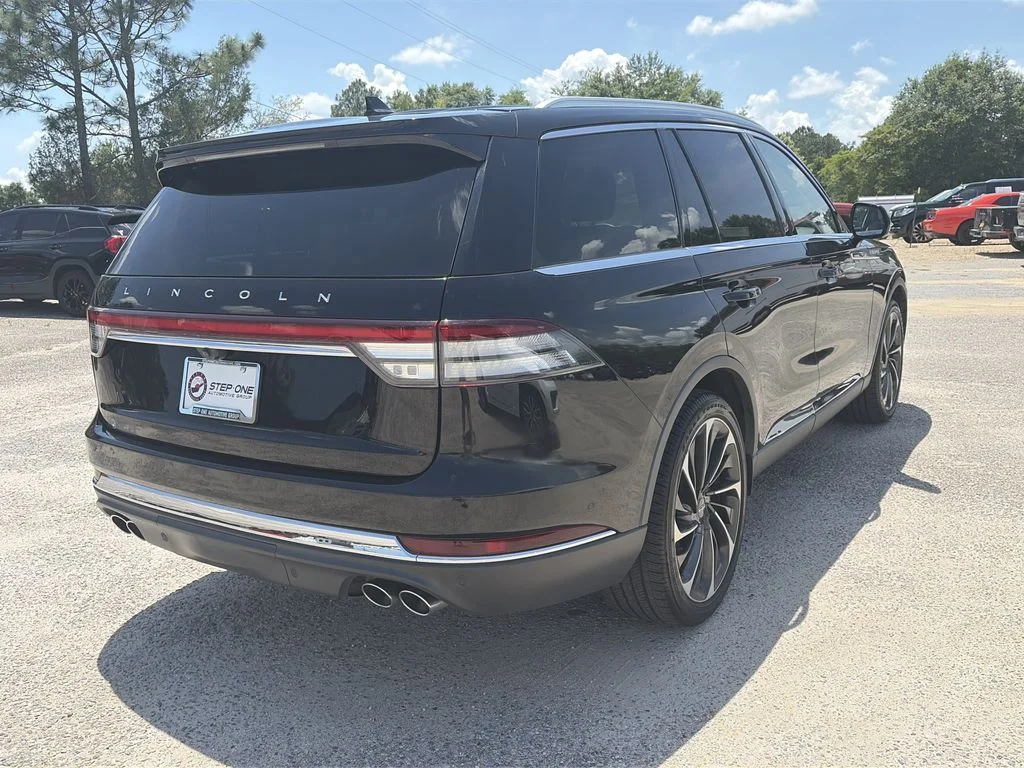 Used 2023 Black Lincoln Reserve image 6