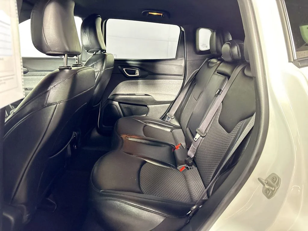 Used 2024 White Jeep Latitude image 19