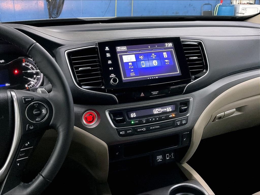 Used 2023 Platinum White Honda RTL image 18