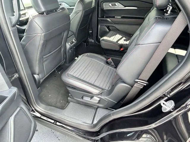 New 2026 Agate Black Metallic Ford ST-Line image 6
