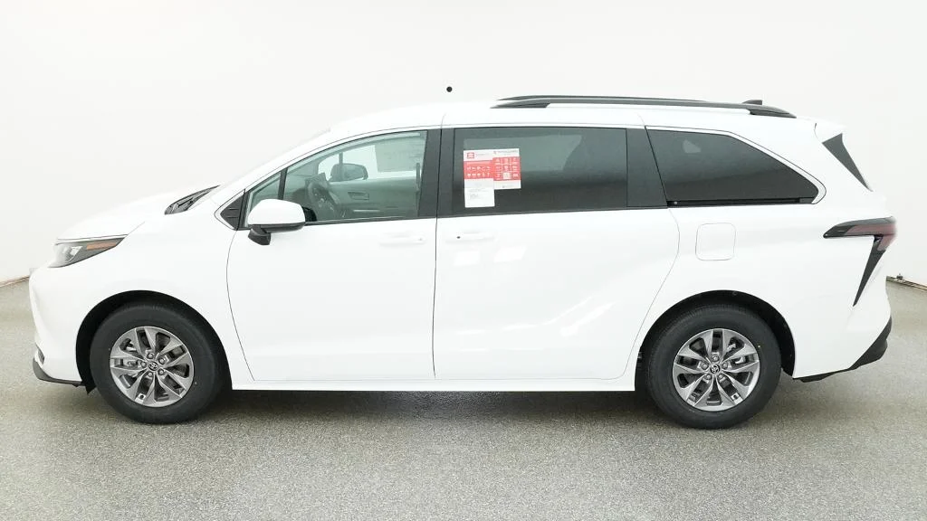 New 2026 Ice Cap Toyota LE image 3