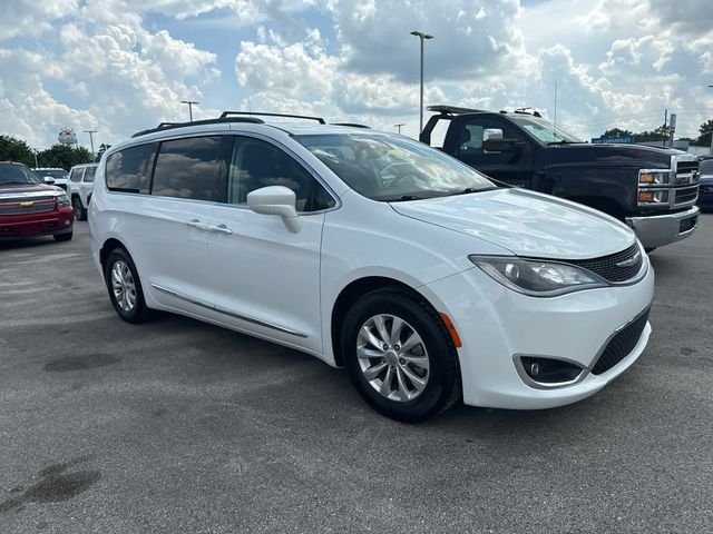 Used 2017 White Chrysler Touring L image 4