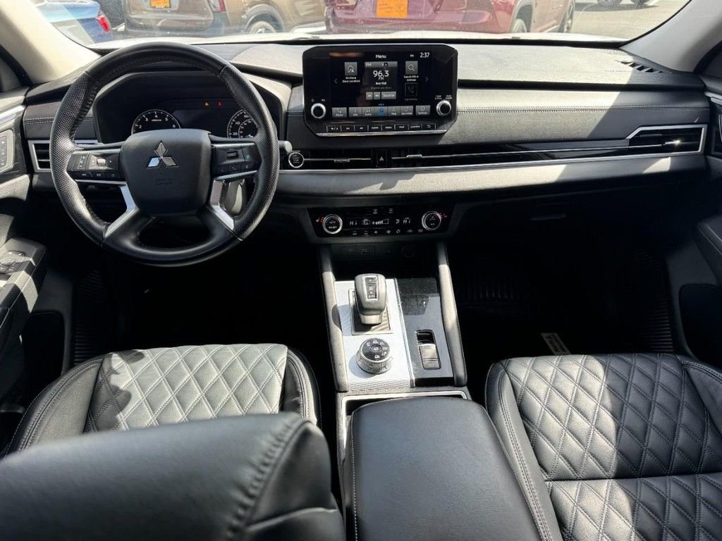 Used 2022  Mitsubishi SEL image 12
