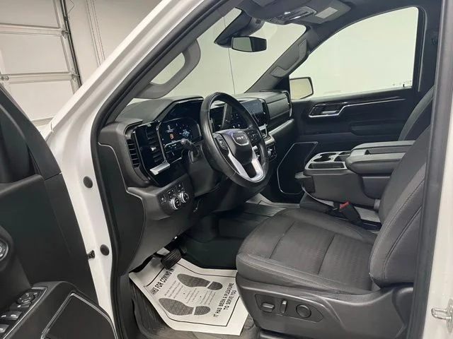 Used 2023 White GMC SLE image 17