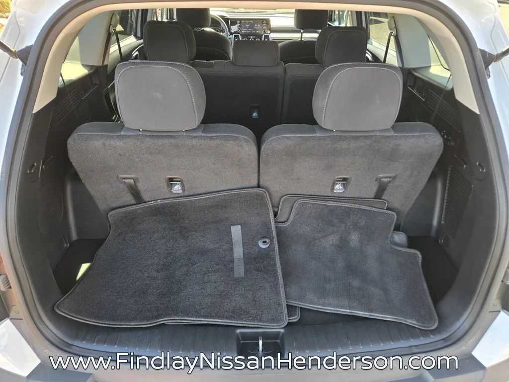 Used 2022 White Kia LX image 14