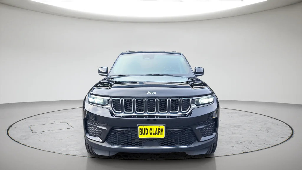 Used 2023 Black Jeep Laredo image 2