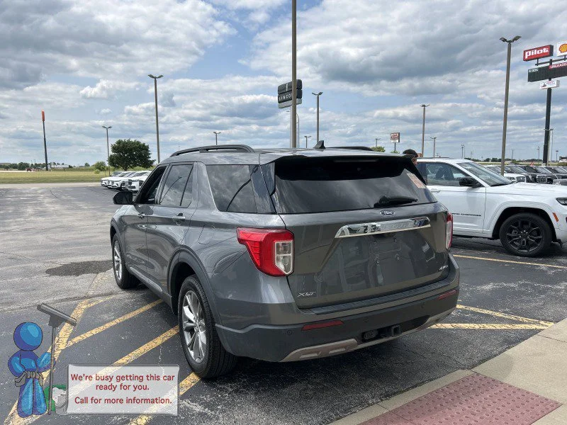 Used 2023 Gray Metallic Ford XLT image 3