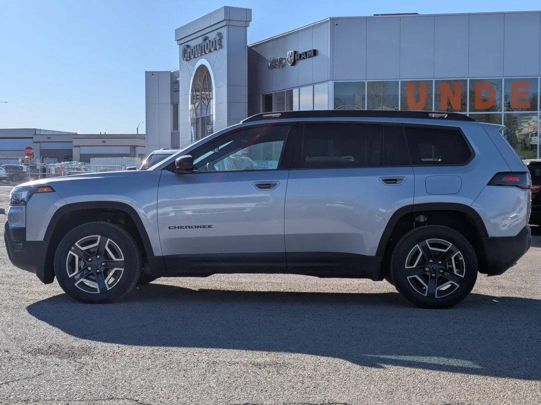 New 2026 Silver Jeep Laredo - - 4x4 - 1.6L Turbo Hybrid - Uconnect 5 w/ 12.3 Screen & More! image 5