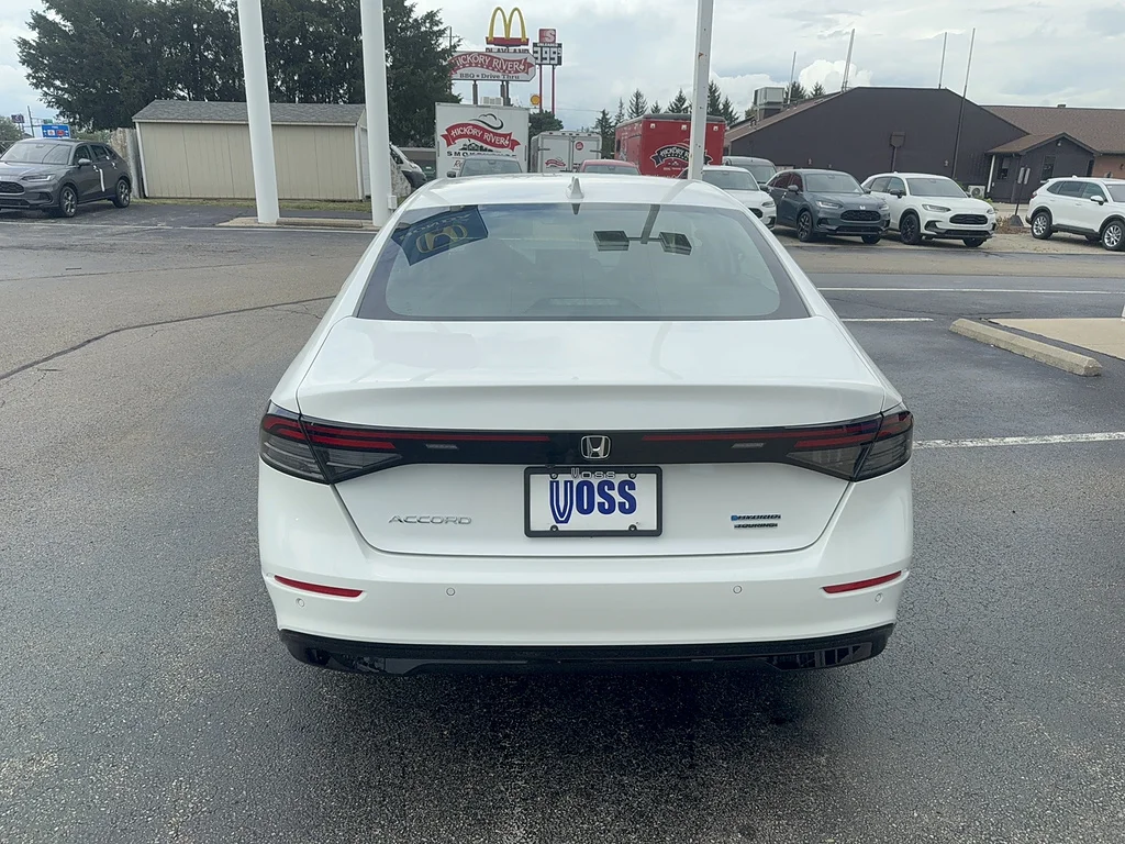 New 2026 Platinum White Pearl Honda Touring image 6