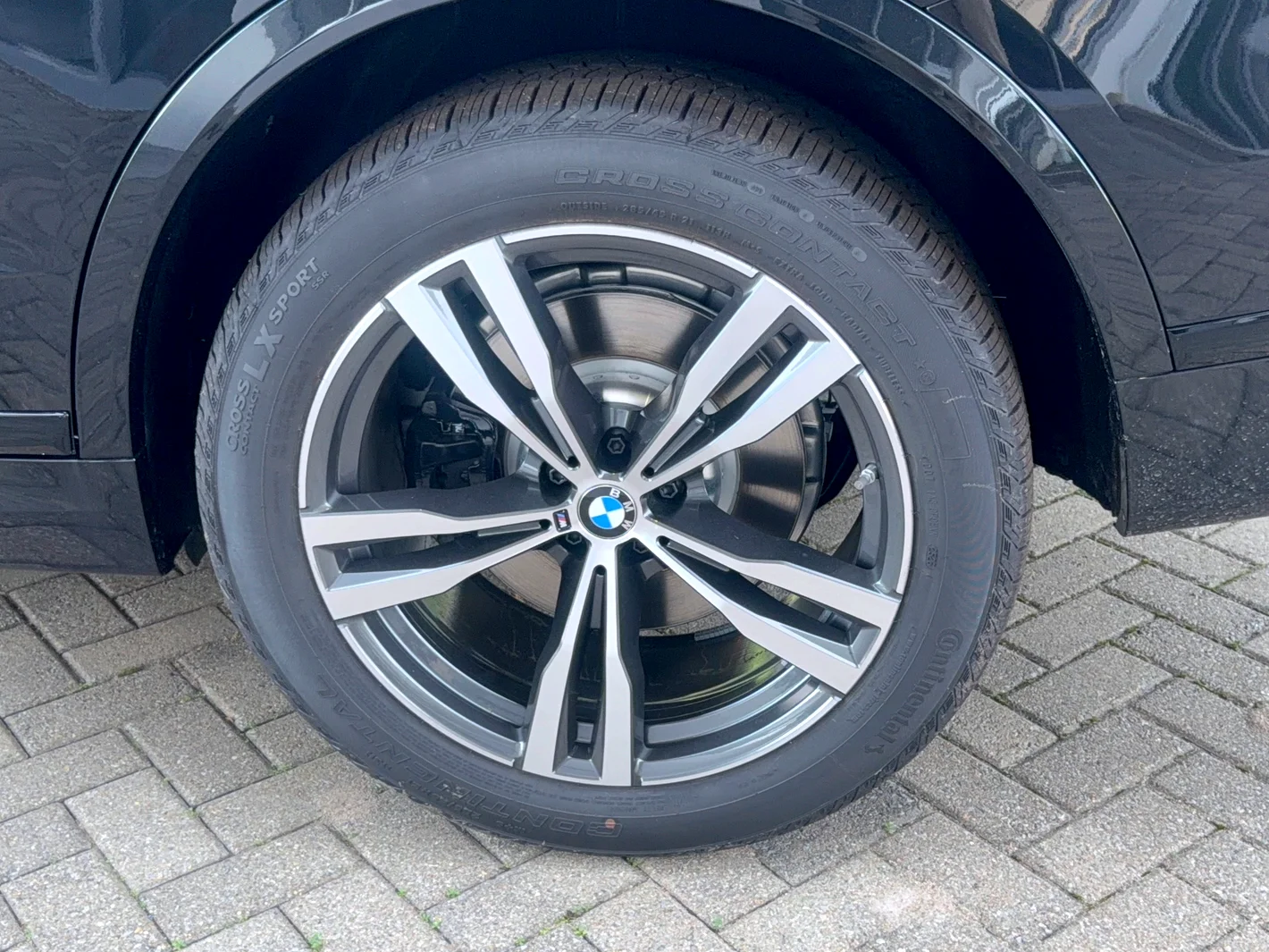New 2027 Black Sapphire Metallic BMW xDrive40i image 36