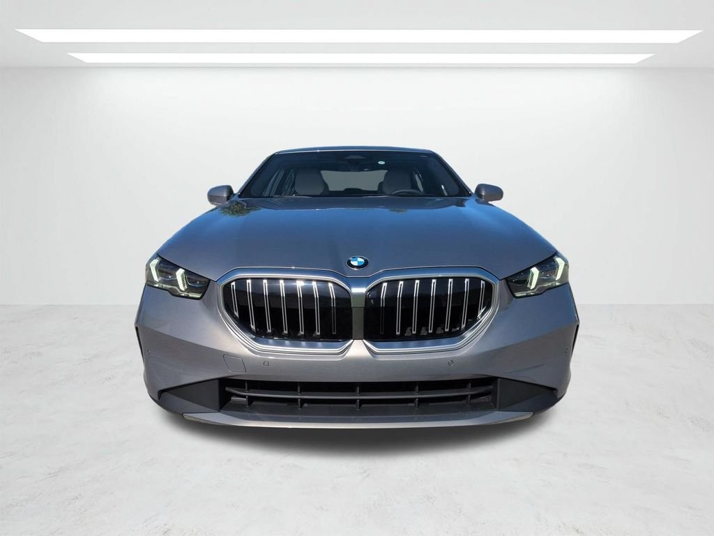 New 2027 Oxide Grey Metallic BMW 530i xDrive image 9