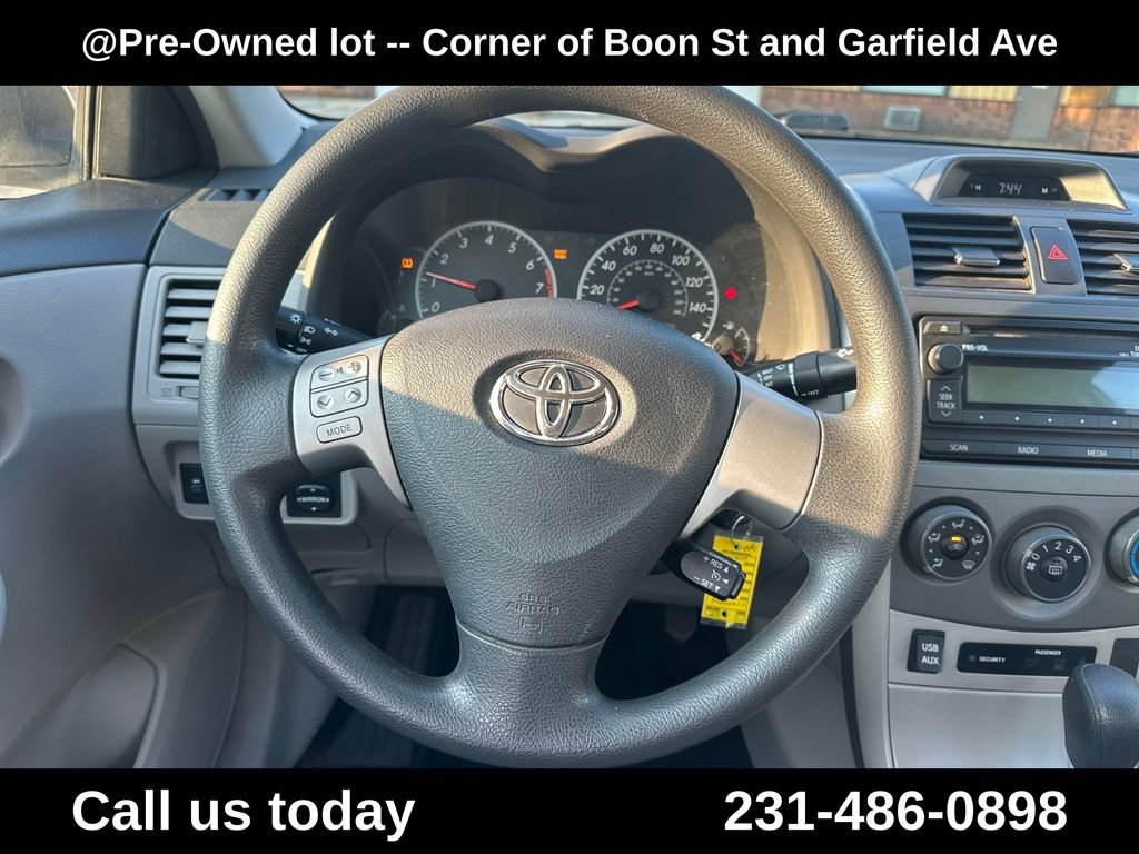 Used 2012 White Toyota LE image 20