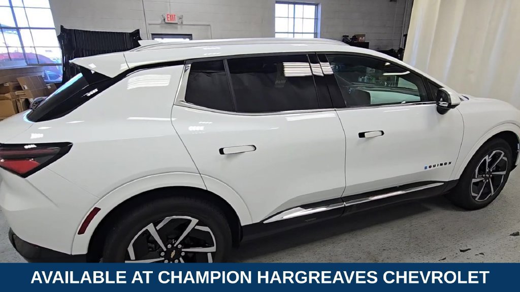 2025 Chevrolet Equinox EV LT - Photo 11